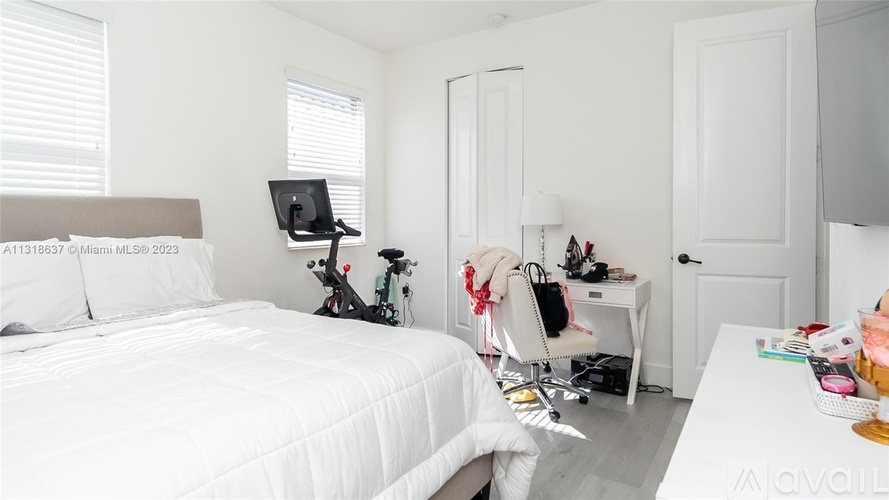 9794 West 34th Court 3 Beds Single Family Home for Rent - Photo gallery 3