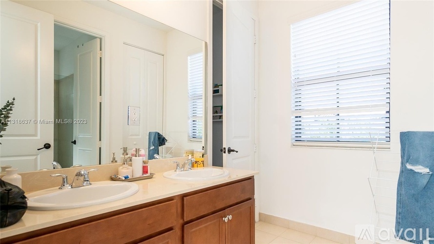 9794 West 34th Court 3 Beds Single Family Home for Rent - Photo gallery 4