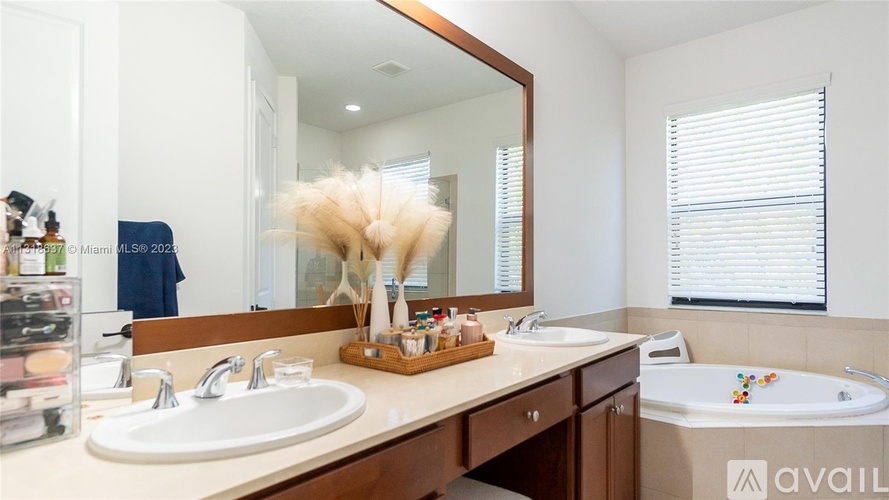 9794 West 34th Court 3 Beds Single Family Home for Rent - Photo gallery 5