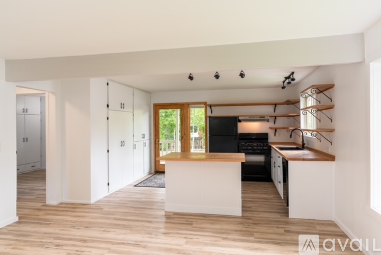121 Pinewood Ln 2 Beds Condo for Rent - Photo gallery 1