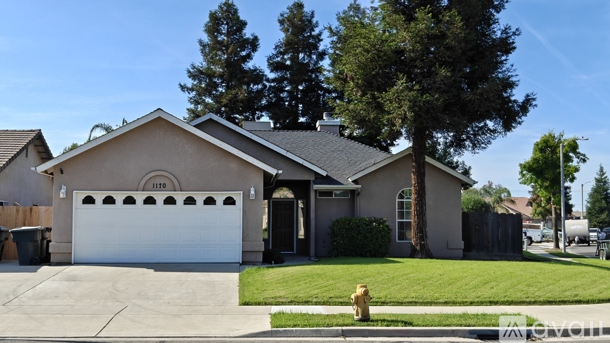 1170 North Petaluma Street 3 Beds Single Family Home for Rent - Photo gallery 1