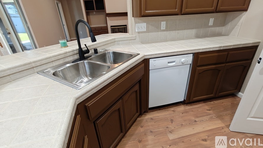 1170 North Petaluma Street 3 Beds Single Family Home for Rent - Photo gallery 3
