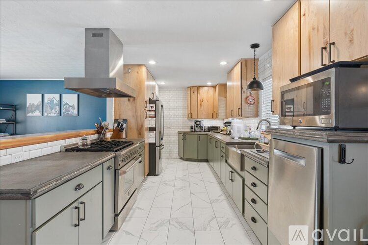 500 25th Street South 4 Beds Single Family Home for Rent - Photo gallery 5