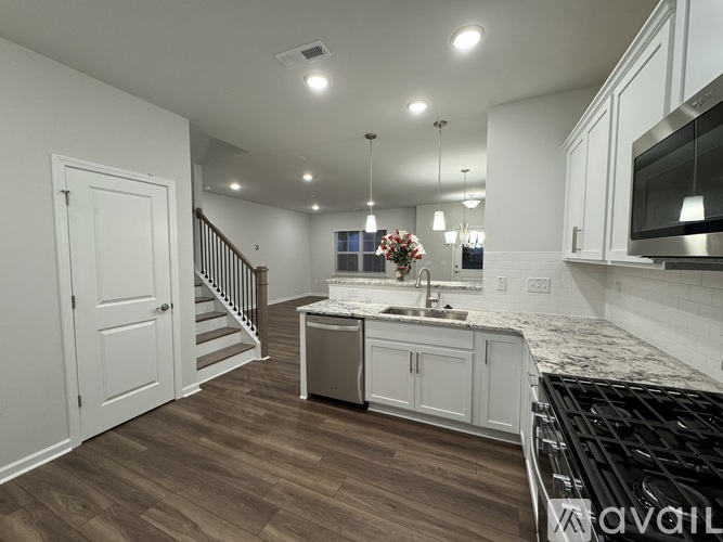 720 Faucette St 3 Beds Townhouse for Rent - Photo gallery 5