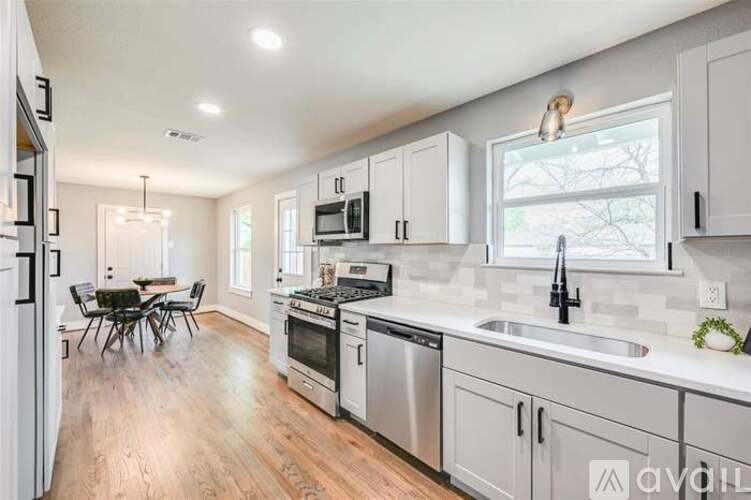2729 Lockhart Avenue 3 Beds Single Family Home for Rent - Photo gallery 4