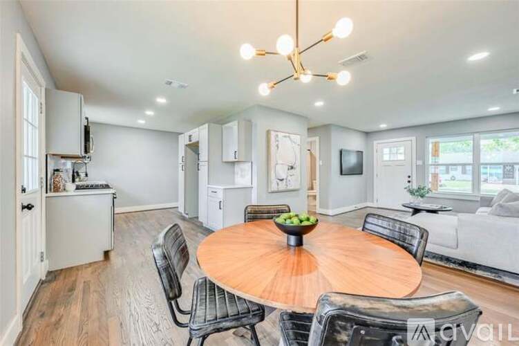 2729 Lockhart Avenue 3 Beds Single Family Home for Rent - Photo gallery 5