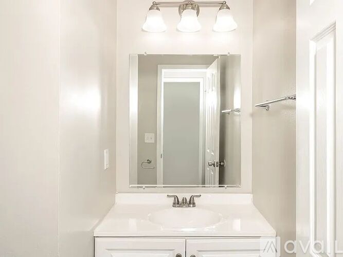 400 Castle Ridge Drive 2 Beds Single Family Home for Rent - Photo gallery 3
