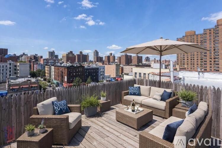 212 East 105th St 2 Beds Apartment for Rent - Photo gallery 1