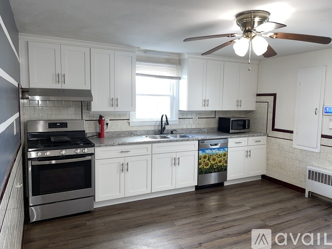 633 Grove Street 2 Beds Apartment for Rent - Photo gallery 1