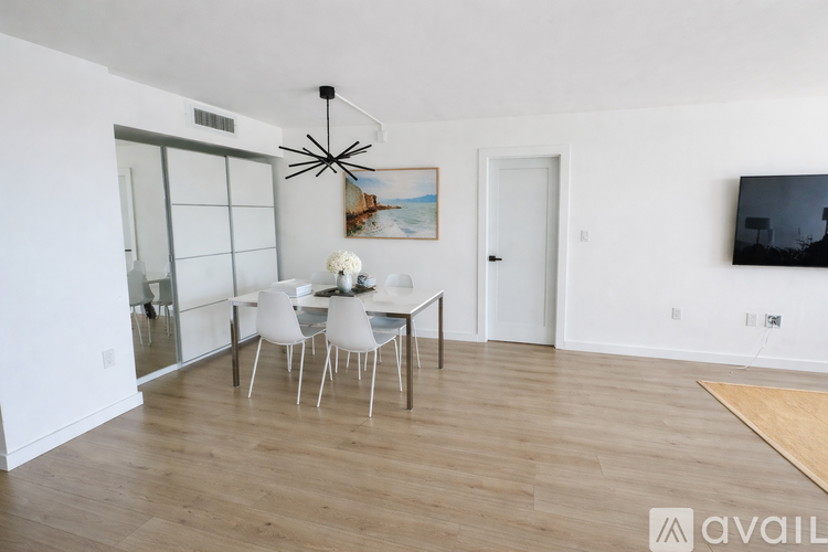 3701 N Country Club Dr 2 Beds Apartment for Rent - Photo gallery 3