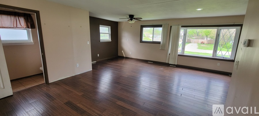 5901 Washington Street 4 Beds Single Family Home for Rent - Photo gallery 4