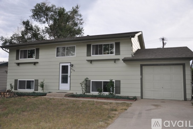 2228 Fernwood Drive 4 Beds Single Family Home for Rent - Photo gallery 1