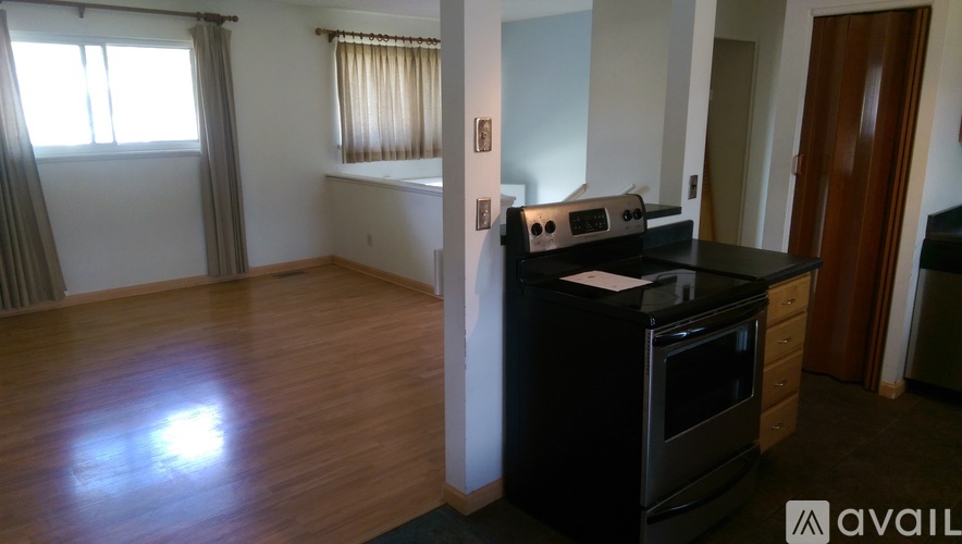 2228 Fernwood Drive 4 Beds Single Family Home for Rent - Photo gallery 3