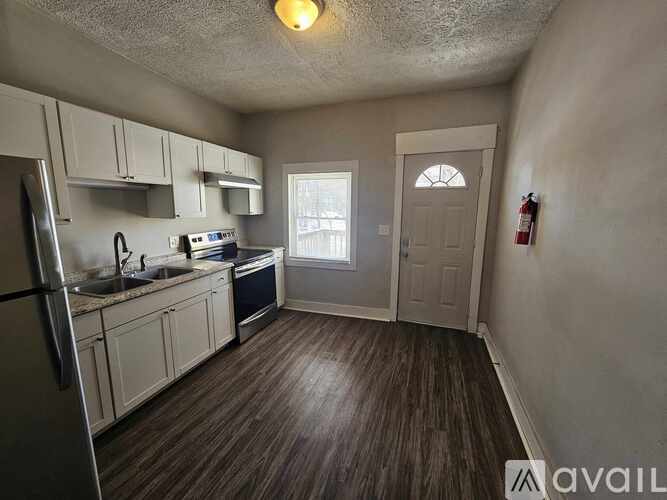 163 Grove Ave 3 Beds Apartment for Rent - Photo gallery 1