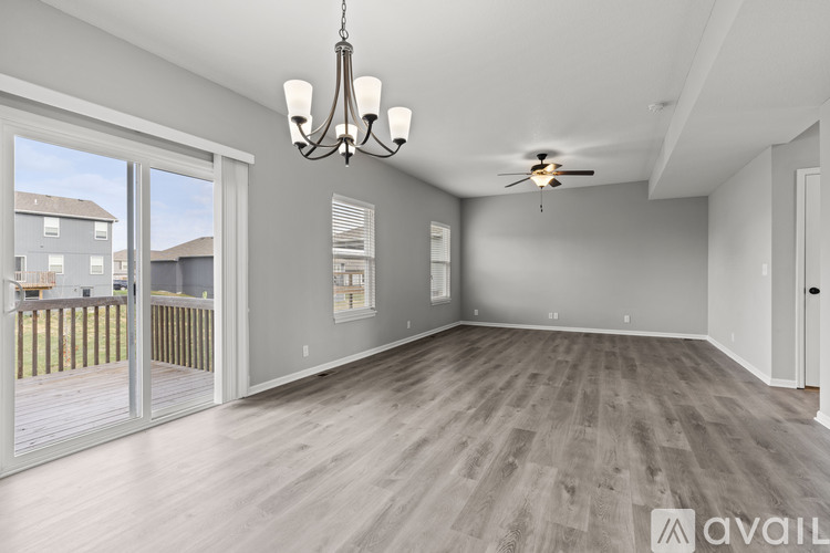 20209 E 23rd Terrace Ct S 4 Beds Single Family Home for Rent - Photo gallery 5