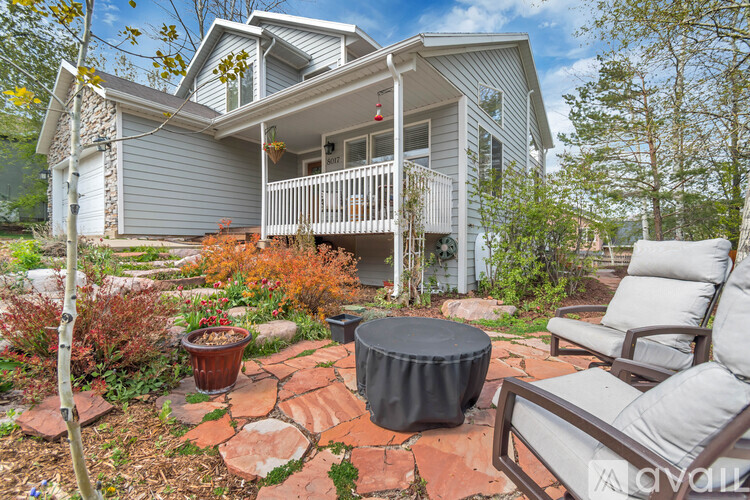 8017 Springshire Drive 5 Beds Single Family Home for Rent - Photo gallery 3
