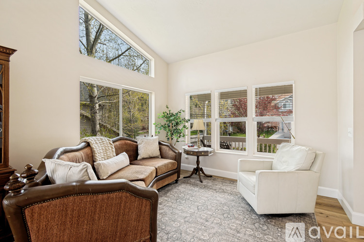 8017 Springshire Drive 5 Beds Single Family Home for Rent - Photo gallery 5