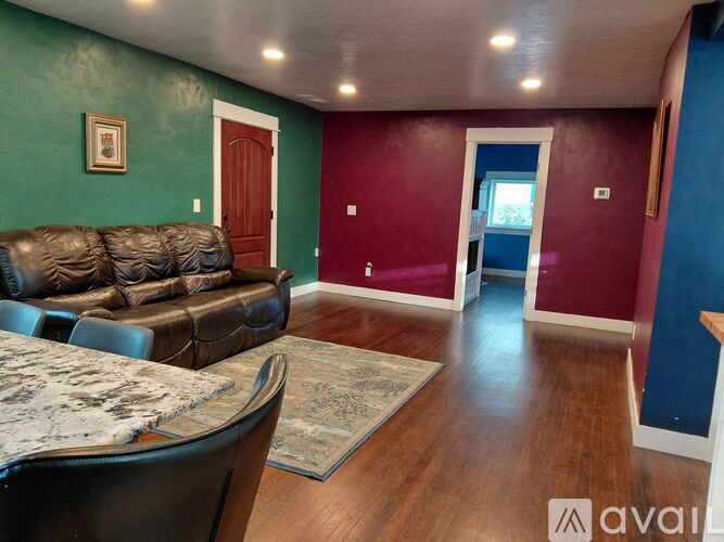 317 4th Street 2 Beds Single Family Home for Rent - Photo gallery 4