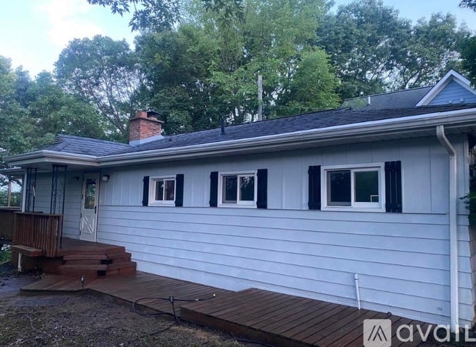 5747 Lakeview Boulevard 3 Beds Single Family Home for Rent - Photo gallery 1