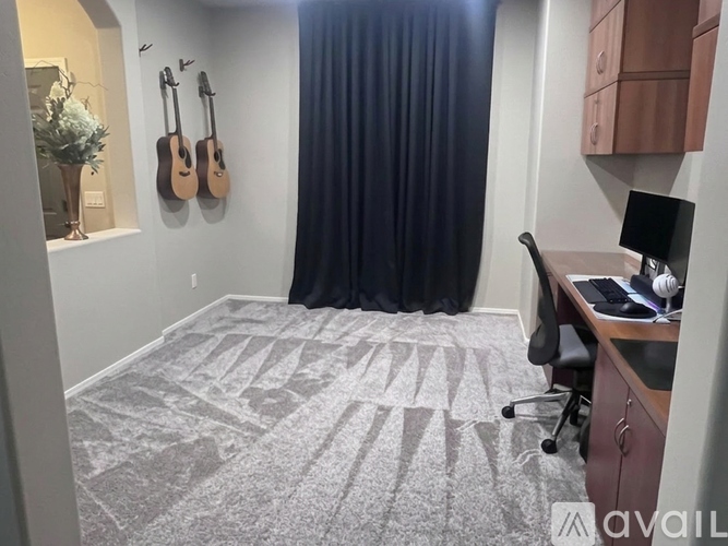 17565 North 167th Drive 3 Beds Single Family Home for Rent - Photo gallery 5