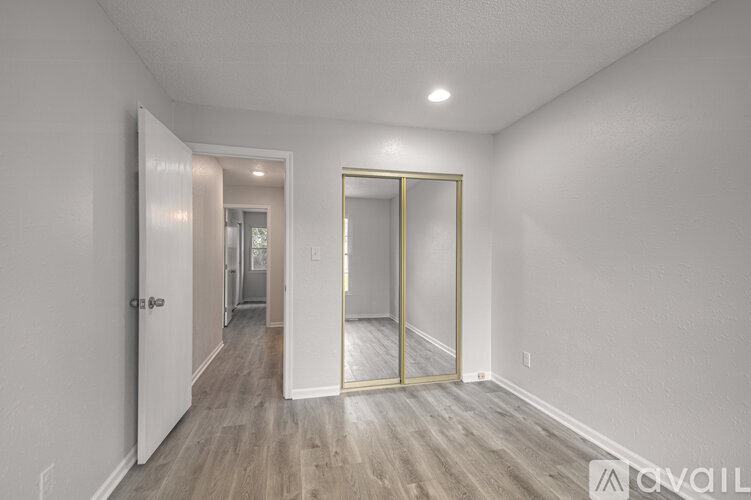 1303 La Chateau Drive 4 Beds Townhouse for Rent - Photo gallery 2