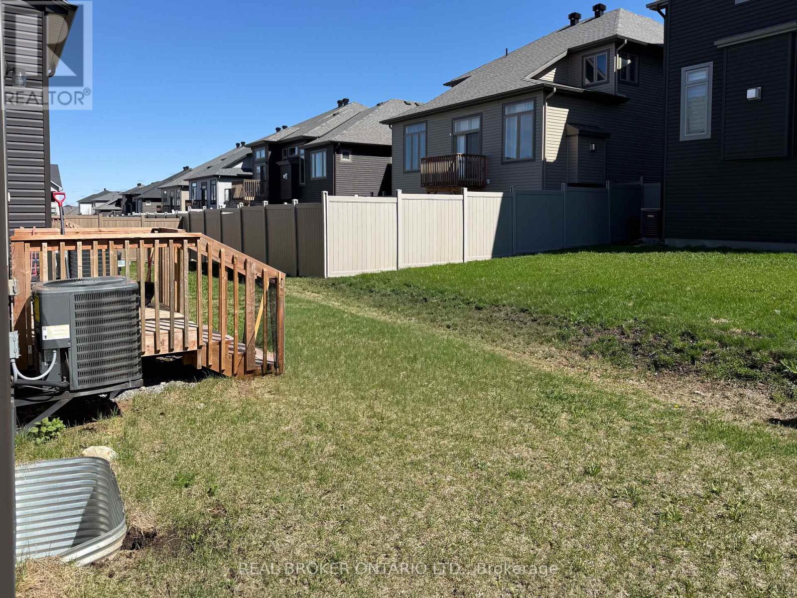 1022 KIJIK CRESCENT 4 Beds Home, Townhouse for Rent - Photo gallery 2
