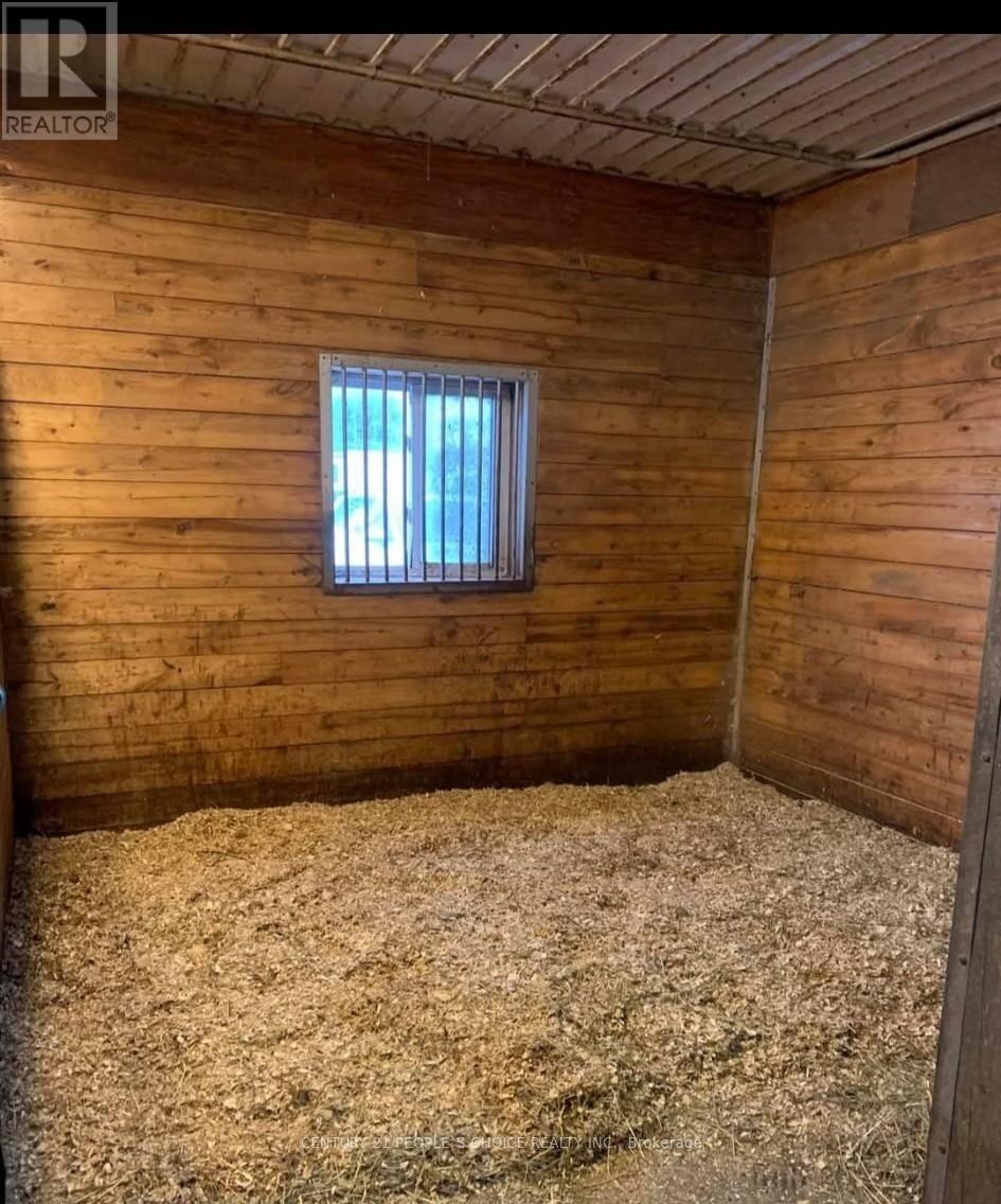 BARN AND ARENA - 18743 ST ANDREWS ROAD N Studio House for Rent - Photo gallery 2