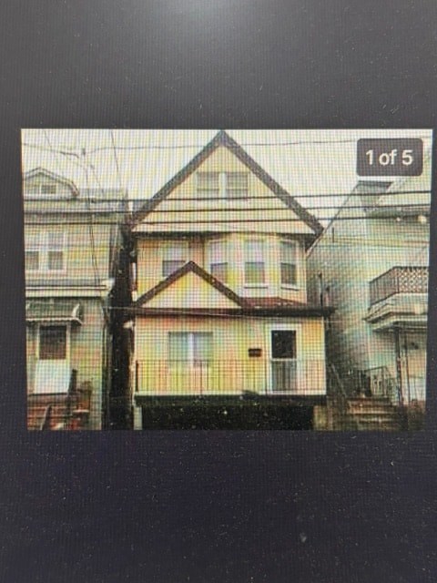 A picture of a house is displayed on a screen.