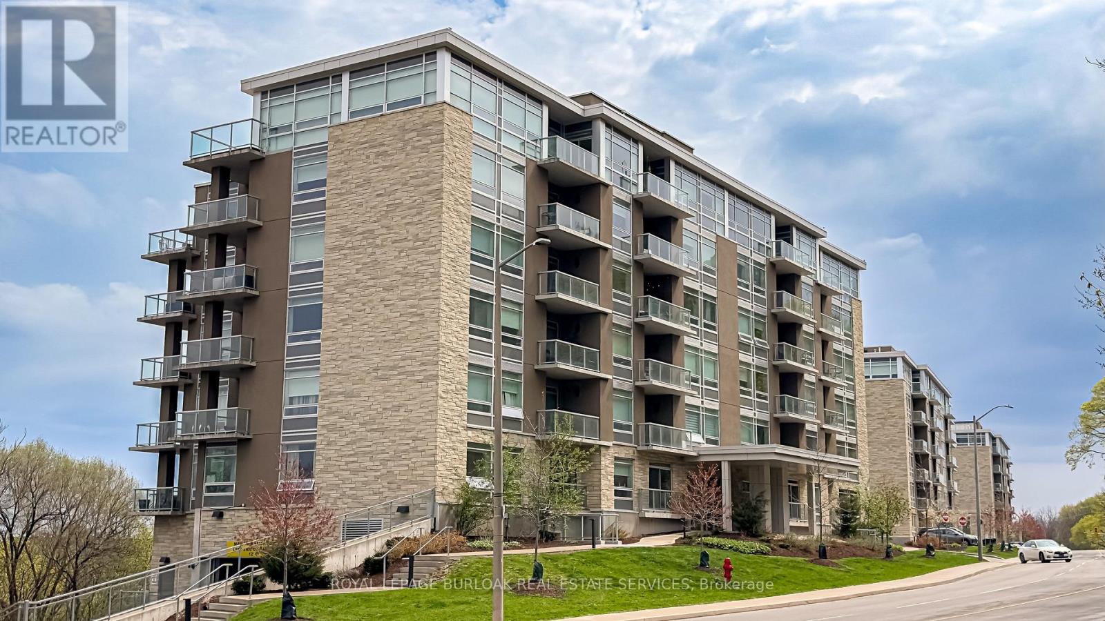 206 - 455 CHARLTON AVENUE E 2 Beds Apartment, Condo, Home for Rent - Photo gallery 1