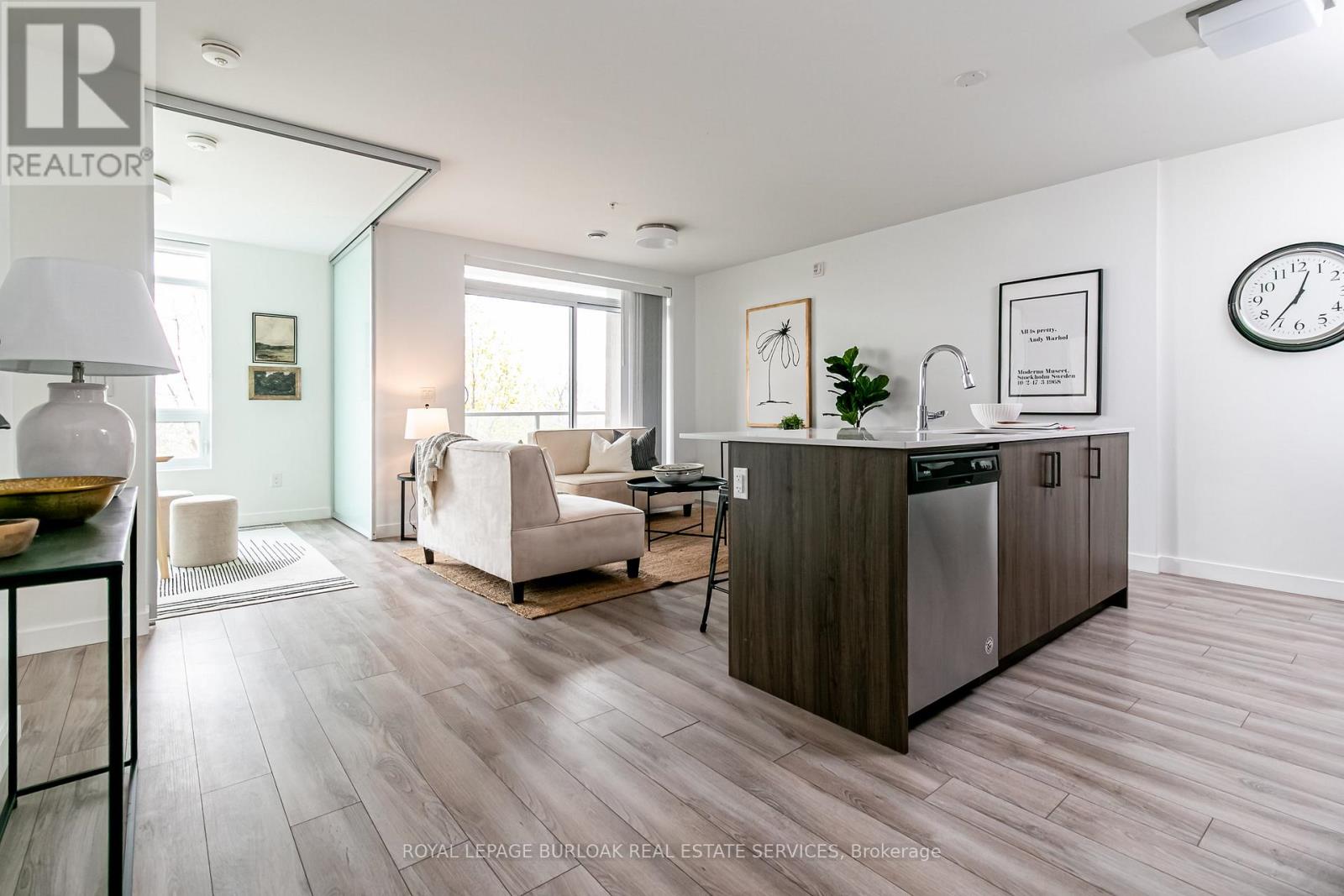 206 - 455 CHARLTON AVENUE E 2 Beds Apartment, Condo, Home for Rent - Photo gallery 4