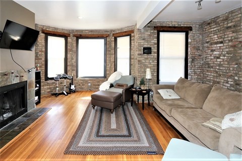 920 W. Belle Plaine 3 Beds Apartment for Rent