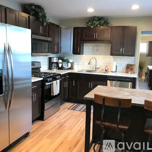 609 Water Street 3 Beds Single Family Home for Rent - Photo gallery 4