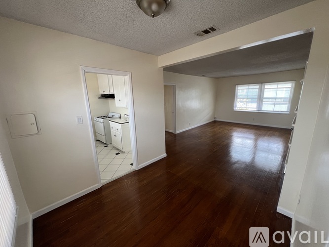 3927 West 105th Street 2 Beds Apartment for Rent - Photo gallery 3
