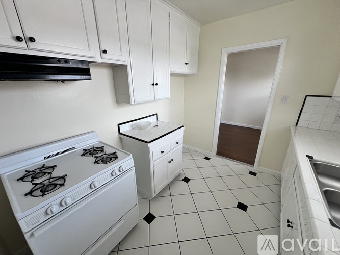 3927 West 105th Street 2 Beds Apartment for Rent - Photo gallery 5