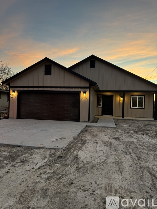 605 North 6th Street West 3 Beds Single Family Home for Rent - Photo gallery 1