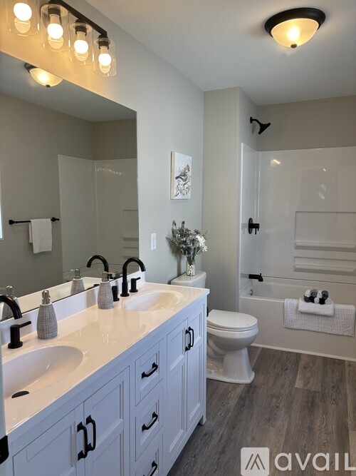 203 4th Avenue 3 Beds Single Family Home for Rent - Photo gallery 2