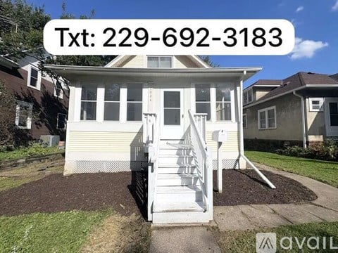 1027 27Th Ave SE 4 Beds Apartment for Rent