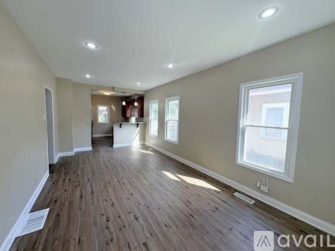 1027 27th Ave SE 4 Beds Single Family Home for Rent - Photo gallery 3