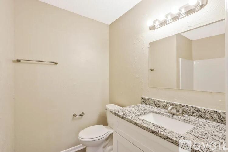 1261 S Argonne Cir 3 Beds Single Family Home for Rent - Photo gallery 2