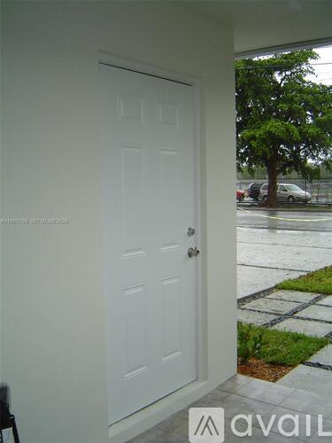 1153 SW 13th St 3 Beds Single Family Home for Rent - Photo gallery 2