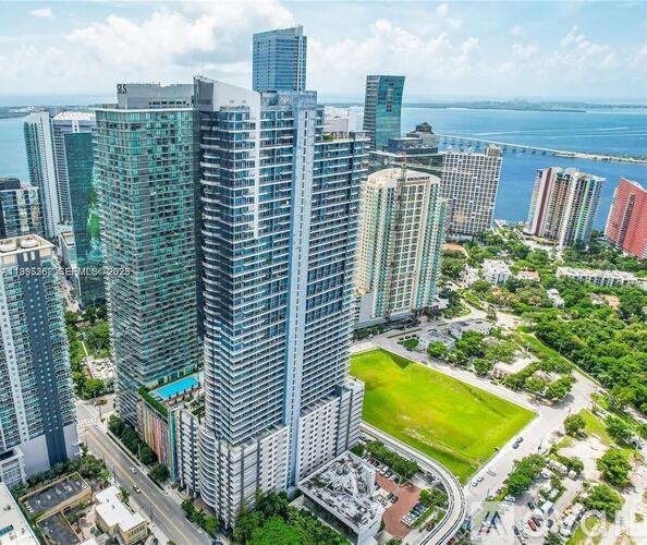 60 SW 13th St 3 Beds Apartment for Rent - Photo gallery 1