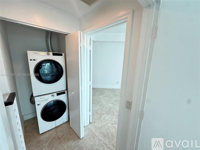 60 SW 13th St 3 Beds Apartment for Rent - Photo gallery 5