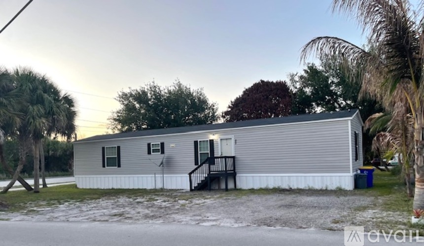 25 Northeast 17th Street 3 Beds Single Family Home for Rent - Photo gallery 1