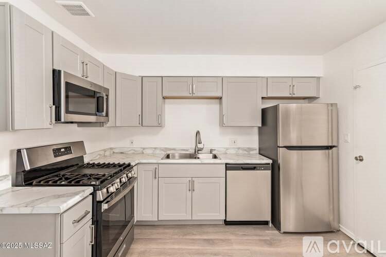 137 S Grande Ave