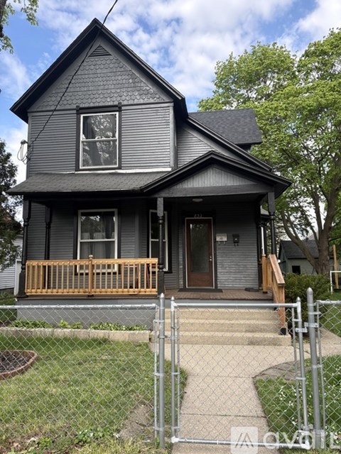 832 Mc Reynolds Avenue Northwest 2 Beds Apartment for Rent