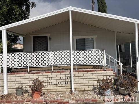 11 Grube St 2 Beds Apartment for Rent