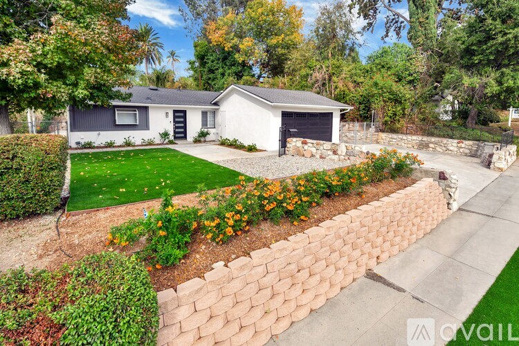 20619 Clark St 3 Beds Single Family Home for Rent - Photo gallery 2