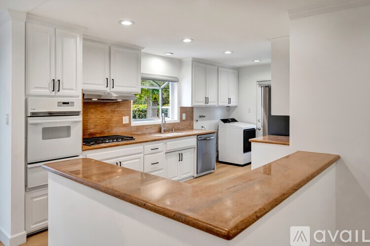 20619 Clark St 3 Beds Single Family Home for Rent - Photo gallery 5