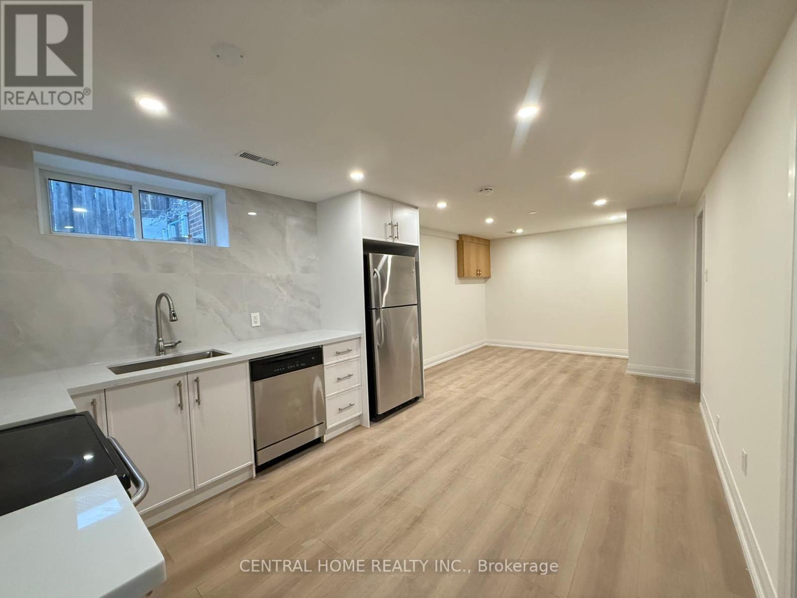 LOWER - 50 SHERWOOD FOREST DRIVE 3 Beds House for Rent - Photo gallery 5