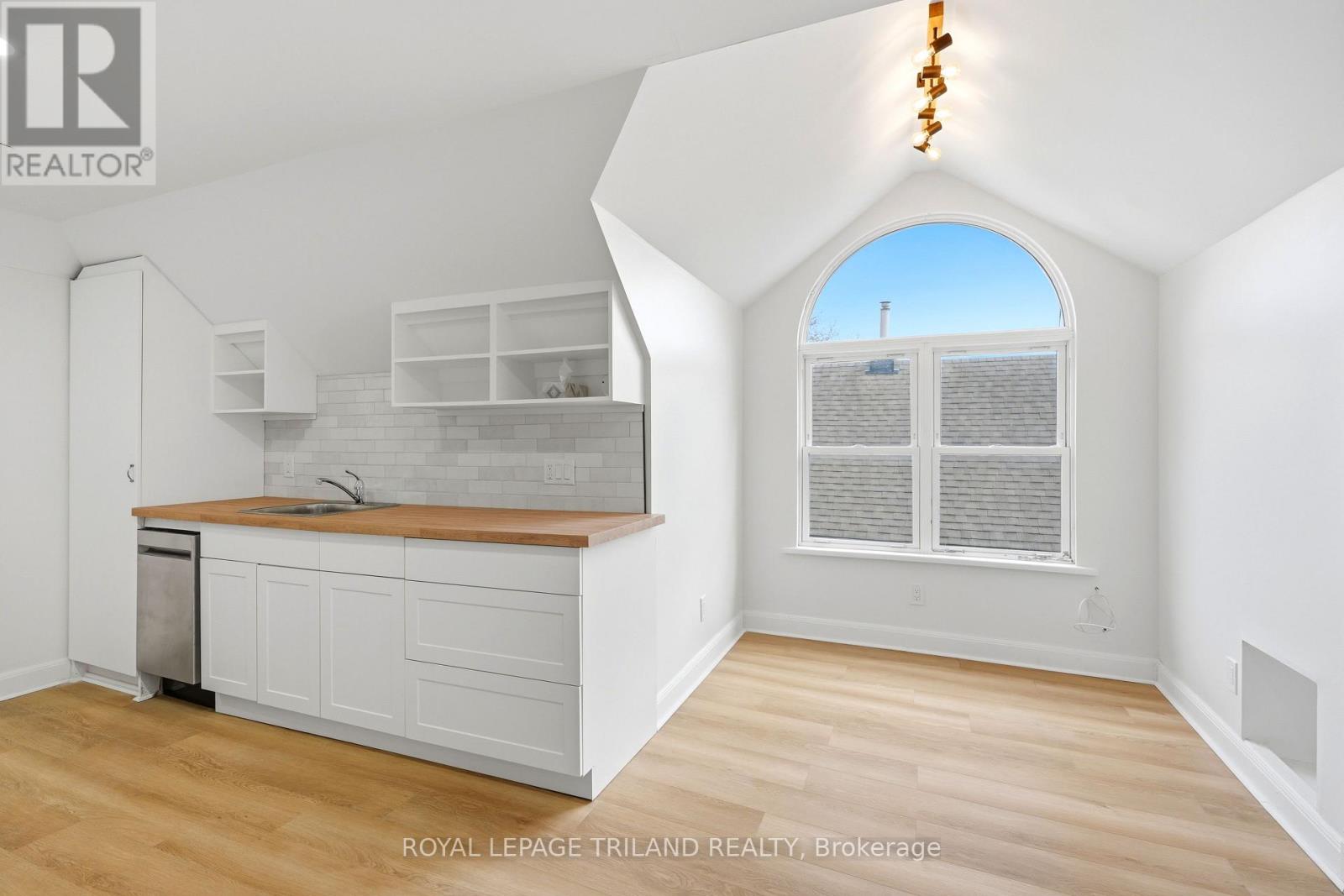 2 - 84 SMITH STREET 1 Home, Multifamily, Duplex for Rent - Photo gallery 3